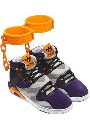 “Adidas” تسحب أحذية رياضية تلمّح للعبودية